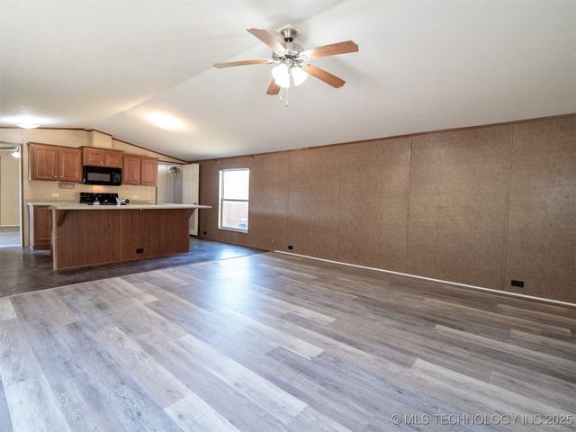 11137 Snell, Kingston, OK 73439