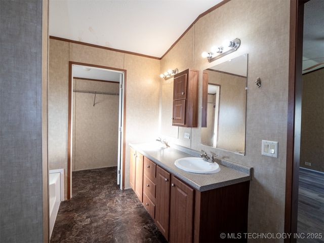 11137 Snell, Kingston, OK 73439