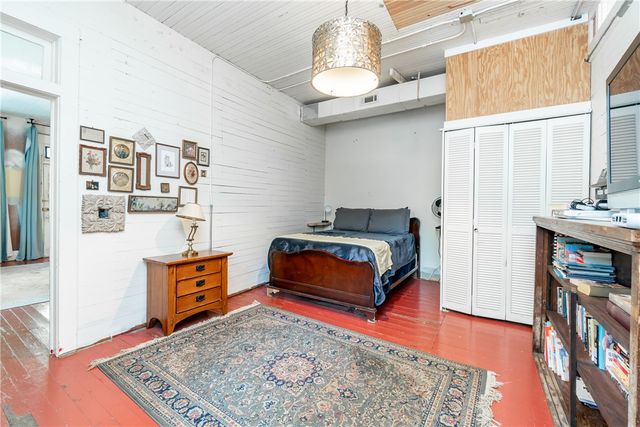 63 N Main Street, Eureka Springs, AR 72632