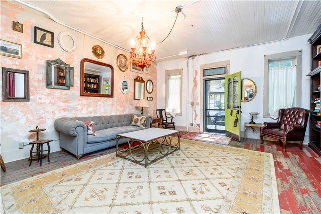 63 N Main Street, Eureka Springs, AR 72632