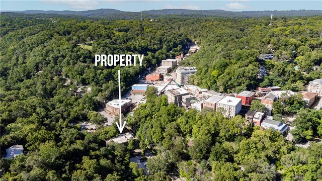63 N Main Street, Eureka Springs, AR 72632