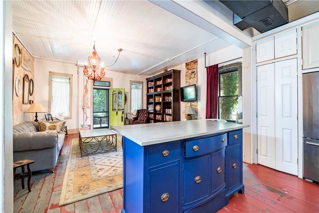 63 N Main Street, Eureka Springs, AR 72632