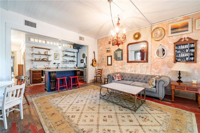 63 N Main Street, Eureka Springs, AR 72632