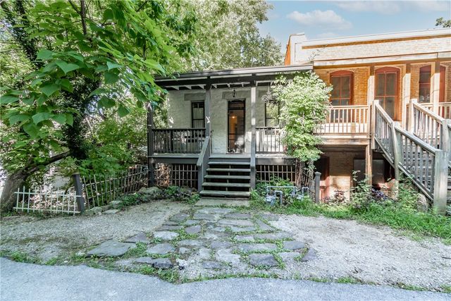 63 N Main Street, Eureka Springs, AR 72632