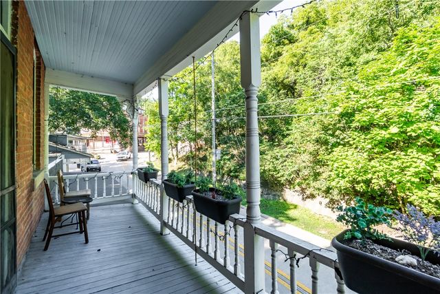 63 N Main Street, Eureka Springs, AR 72632