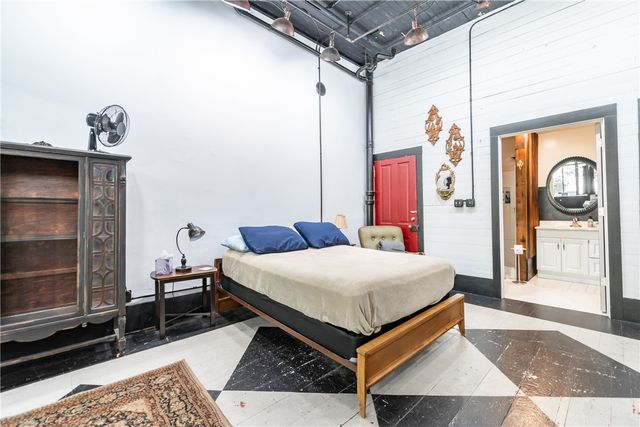 63 N Main Street, Eureka Springs, AR 72632