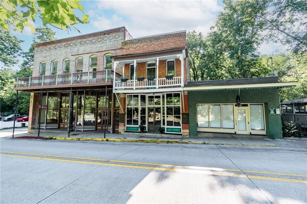 63 N Main Street, Eureka Springs, AR 72632