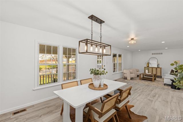 1433 Glenlea Drive, Maryland Heights, MO 63043