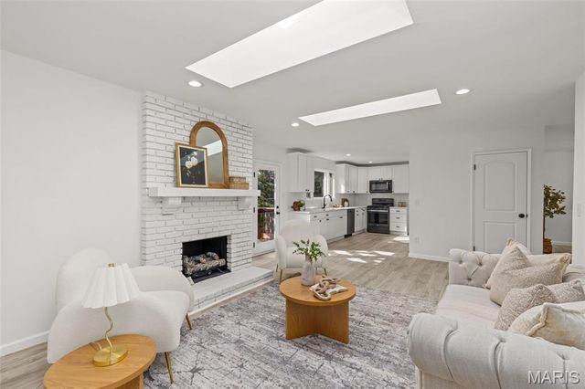 1433 Glenlea Drive, Maryland Heights, MO 63043