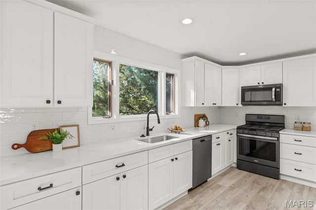 1433 Glenlea Drive, Maryland Heights, MO 63043