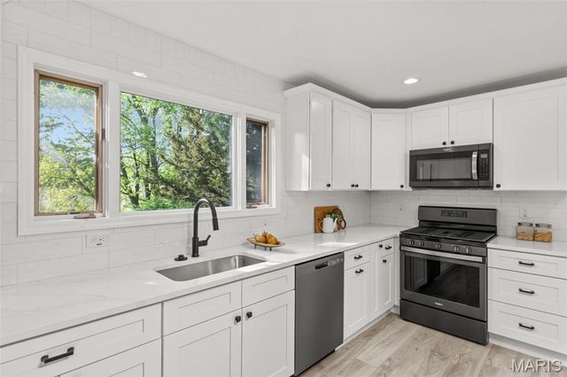 1433 Glenlea Drive, Maryland Heights, MO 63043