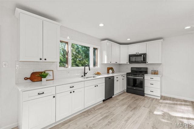 1433 Glenlea Drive, Maryland Heights, MO 63043
