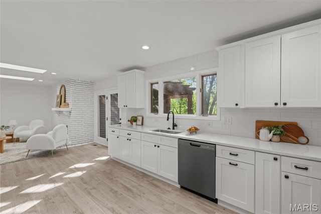 1433 Glenlea Drive, Maryland Heights, MO 63043