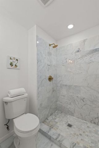 1433 Glenlea Drive, Maryland Heights, MO 63043