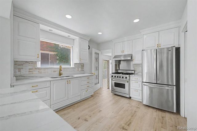5485 Steadman Street, Dearborn, MI 48126