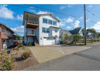 2150 Nw INLET Ave, Lincoln City, OR 97367