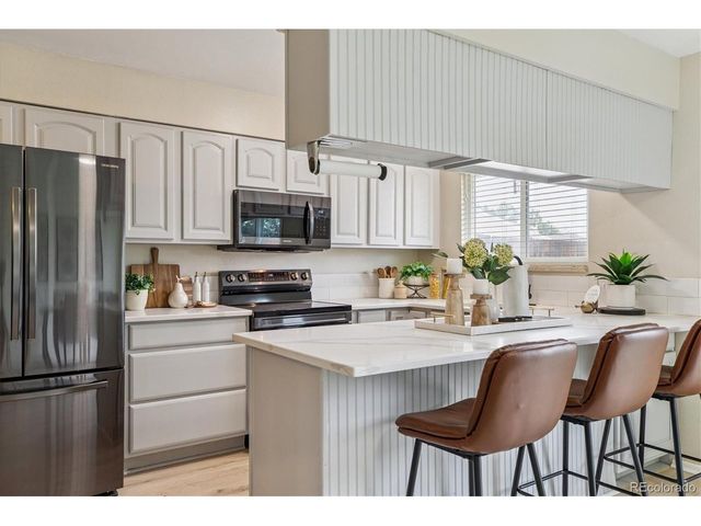 1872 Robb St, Lakewood, CO 80215