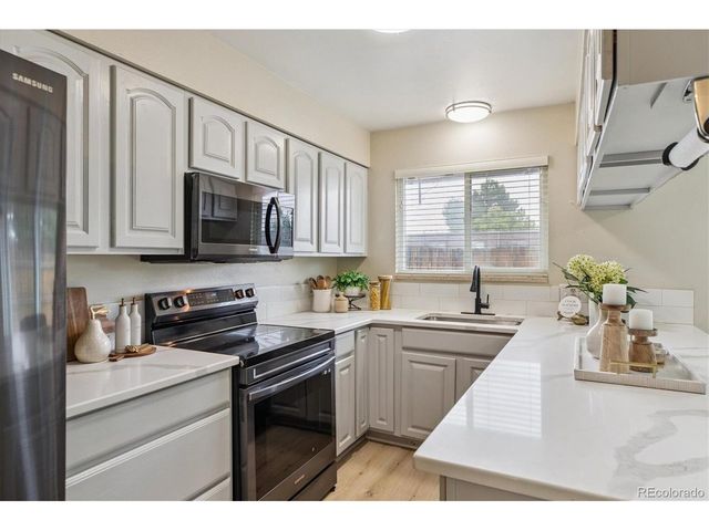 1872 Robb St, Lakewood, CO 80215