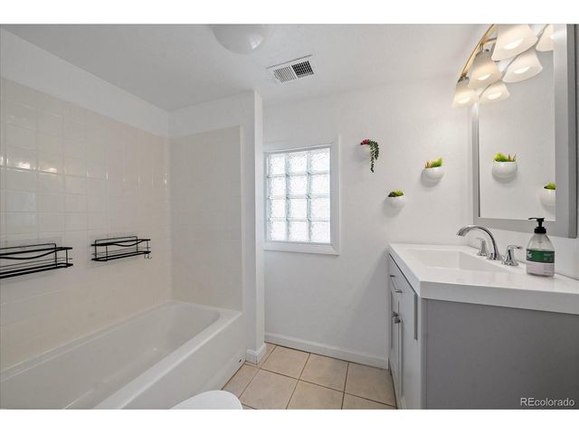 2001 W Wesley Ave, Englewood, CO 80110