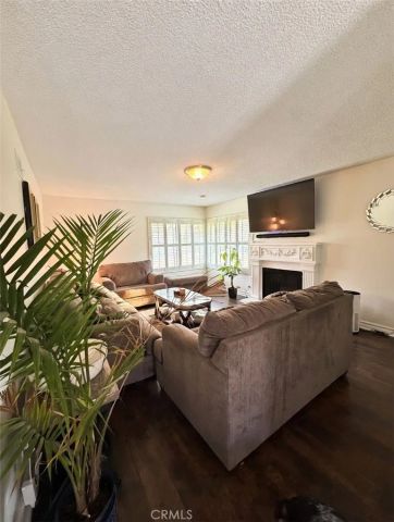 26172 Rainbow Glen, Newhall, CA 91321