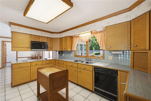 6002 Devoncourt Place, Jamestown, NC 27282