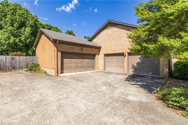 6002 Devoncourt Place, Jamestown, NC 27282