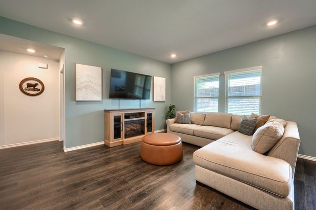 3005 Barnhart Way, Forney, TX 75126