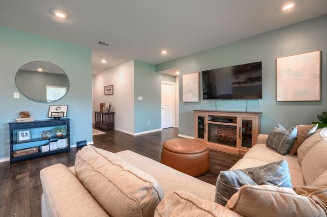 3005 Barnhart Way, Forney, TX 75126