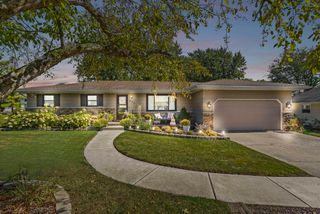 922 Maxwell Court, Crown Point, IN 46307