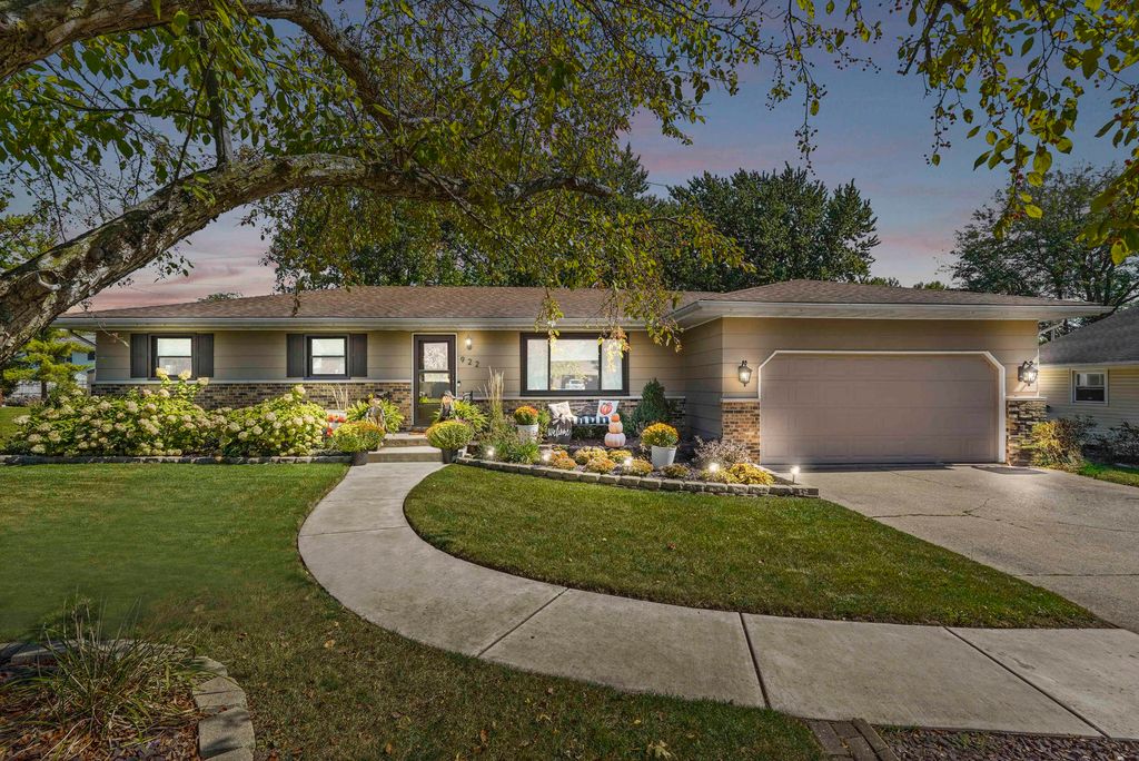922 Maxwell Court, Crown Point, IN 46307