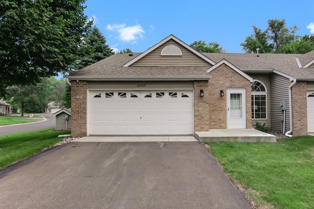 10727 Sycamore Street NW, Coon Rapids, MN 55433
