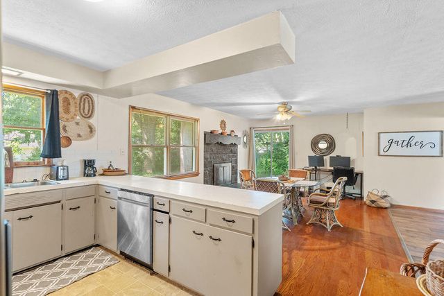 2648 E Grand Street, Springfield, MO 65804