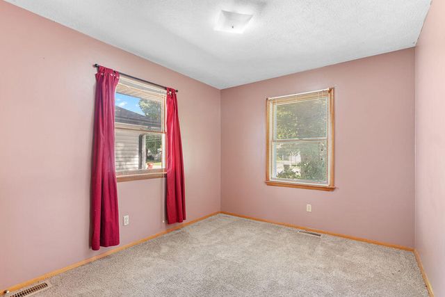 2648 E Grand Street, Springfield, MO 65804