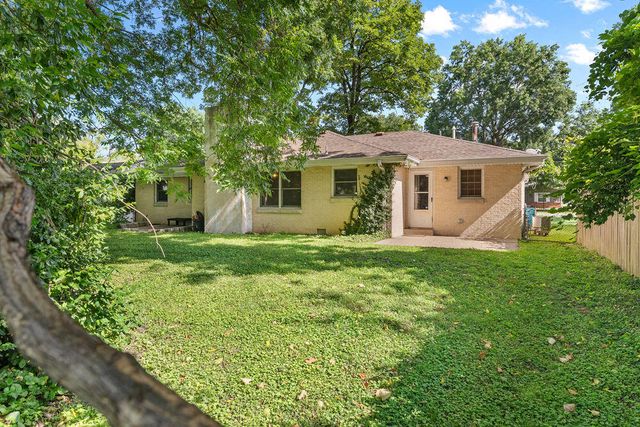 2648 E Grand Street, Springfield, MO 65804