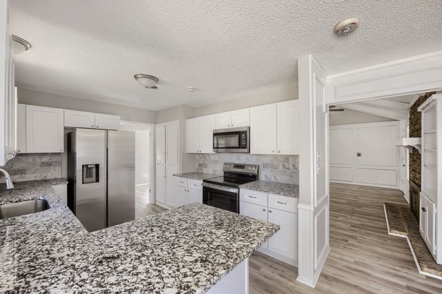 2185 Jana Lane, Burleson, TX 76028