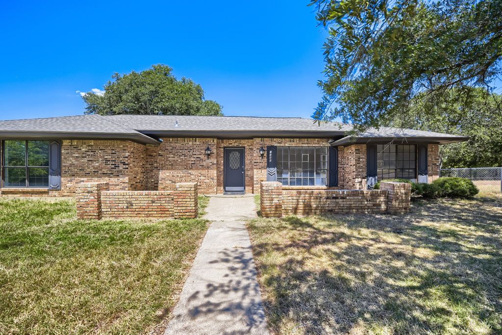2185 Jana Lane, Burleson, TX 76028
