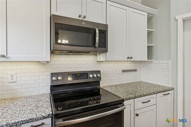 515 Valley Ridge, Canyon Lake, TX 78133
