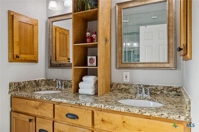 515 Valley Ridge, Canyon Lake, TX 78133