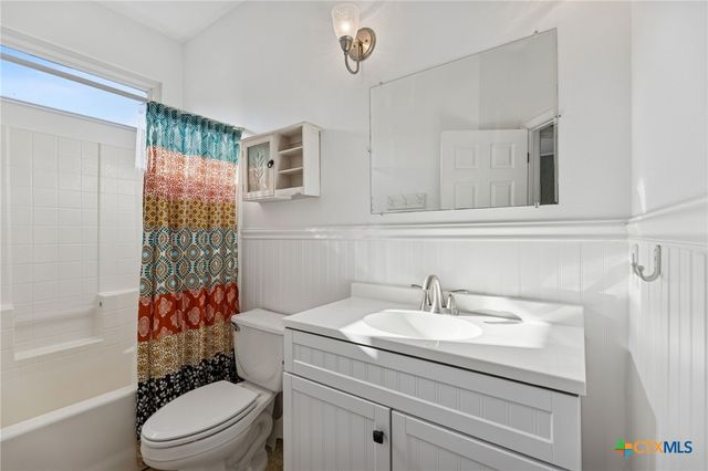 515 Valley Ridge, Canyon Lake, TX 78133