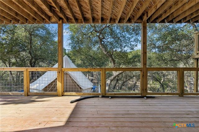 515 Valley Ridge, Canyon Lake, TX 78133