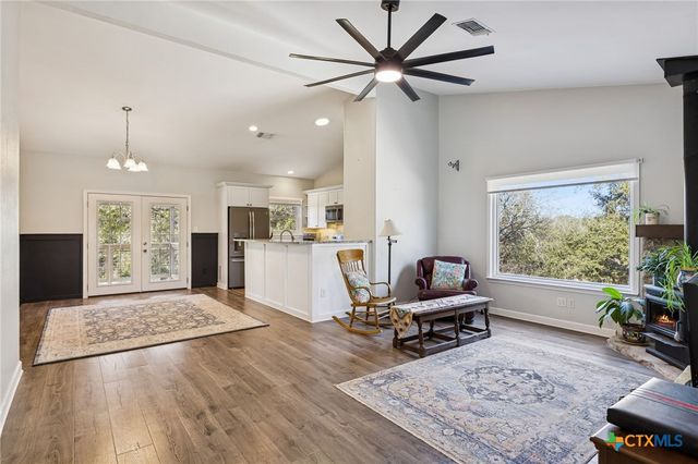 515 Valley Ridge, Canyon Lake, TX 78133