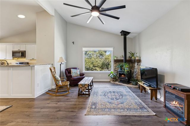 515 Valley Ridge, Canyon Lake, TX 78133
