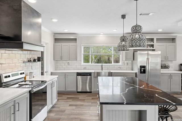 1169 Old Adams Ln, Pleasanton, TX 78064