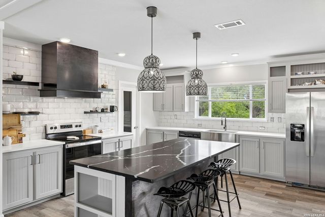 1169 Old Adams Ln, Pleasanton, TX 78064
