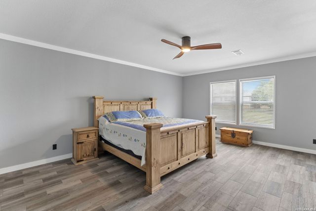 1169 Old Adams Ln, Pleasanton, TX 78064