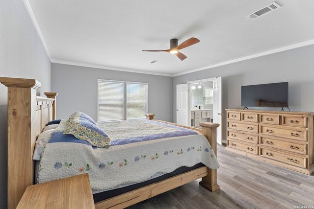 1169 Old Adams Ln, Pleasanton, TX 78064