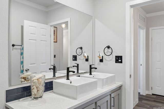 1169 Old Adams Ln, Pleasanton, TX 78064