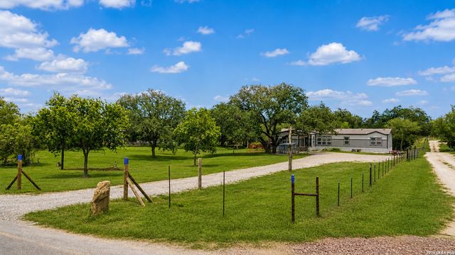 1169 Old Adams Ln, Pleasanton, TX 78064