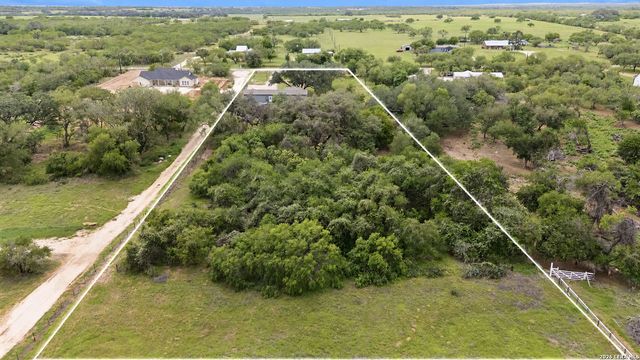 1169 Old Adams Ln, Pleasanton, TX 78064