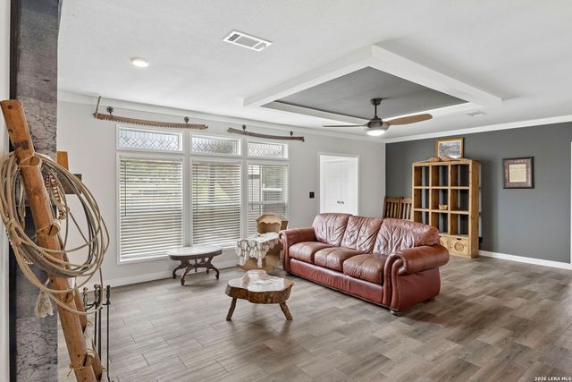 1169 Old Adams Ln, Pleasanton, TX 78064